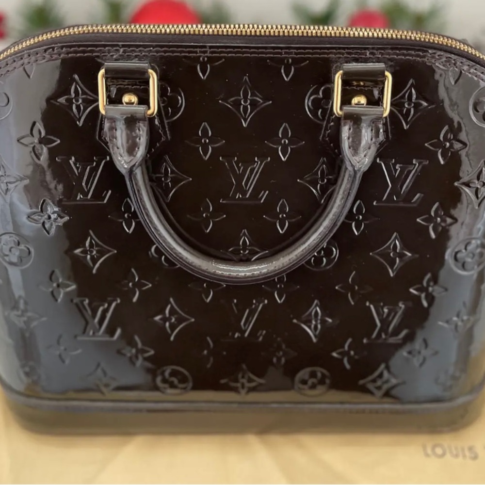 LOUIS VUITTON Vernis Alma PM